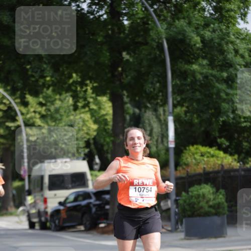 15.06.2025 - REWE Women's Run Jannik Wohlers http://msf.ph/oto/7954340 15.06.2025 08:49:31 Laufen 10754 meine-sportfotos.de