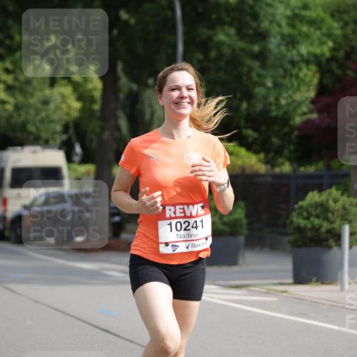 15.06.2025 - REWE Women's Run Jannik Wohlers http://msf.ph/oto/7954390 15.06.2025 08:49:36 Laufen 10241 meine-sportfotos.de