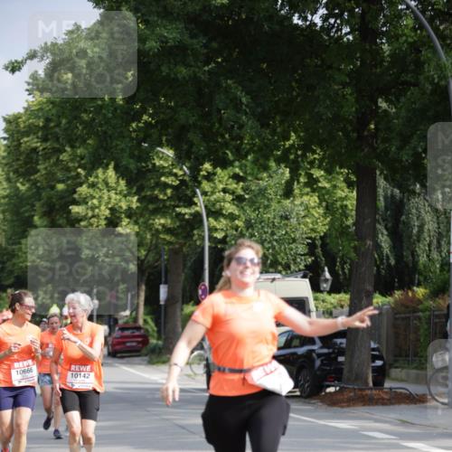 15.06.2025 - REWE Women's Run Jannik Wohlers http://msf.ph/oto/7954587 15.06.2025 08:49:48 Laufen 10666, 10142 meine-sportfotos.de