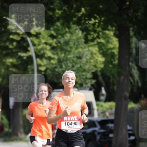 15.06.2025 - REWE Women's Run Jannik Wohlers http://msf.ph/oto/7954895 15.06.2025 08:50:15 Laufen 10490 meine-sportfotos.de