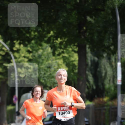15.06.2025 - REWE Women's Run Jannik Wohlers http://msf.ph/oto/7954916 15.06.2025 08:50:16 Laufen 10490 meine-sportfotos.de