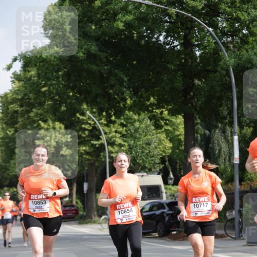 15.06.2025 - REWE Women's Run Jannik Wohlers http://msf.ph/oto/7955034 15.06.2025 08:50:37 Laufen 10853, 10854, 10717 meine-sportfotos.de
