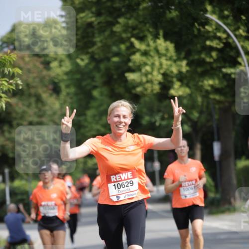 15.06.2025 - REWE Women's Run Jannik Wohlers http://msf.ph/oto/7955283 15.06.2025 08:50:50 Laufen 10629, 10061 meine-sportfotos.de