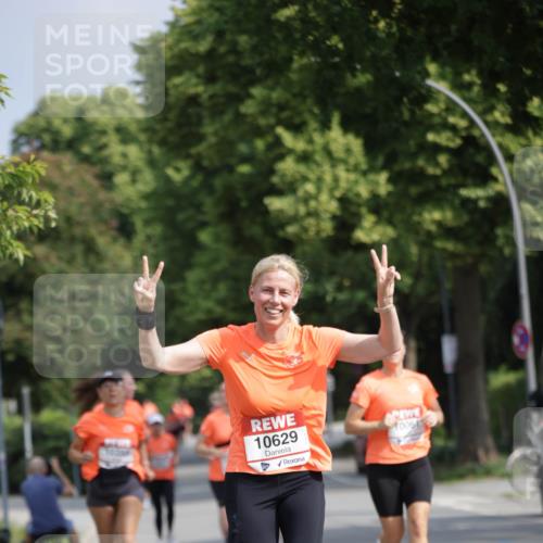 15.06.2025 - REWE Women's Run Jannik Wohlers http://msf.ph/oto/7955287 15.06.2025 08:50:51 Laufen 10629, 006 meine-sportfotos.de