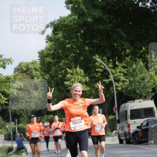 15.06.2025 - REWE Women's Run Jannik Wohlers http://msf.ph/oto/7955308 15.06.2025 08:50:51 Laufen 10200, 10629, 1006 meine-sportfotos.de