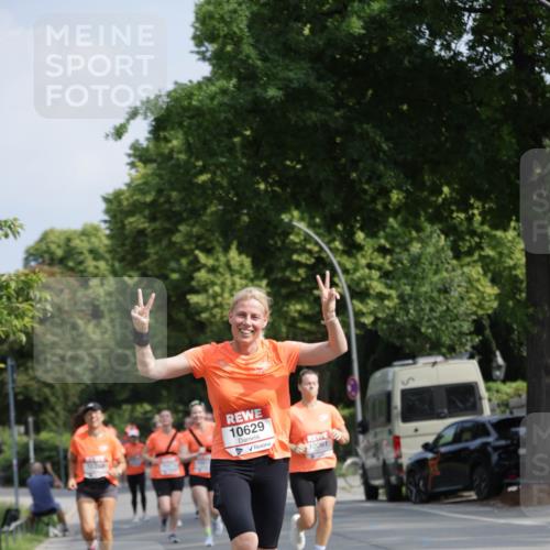 15.06.2025 - REWE Women's Run Jannik Wohlers http://msf.ph/oto/7955316 15.06.2025 08:50:51 Laufen 10629, 10061 meine-sportfotos.de