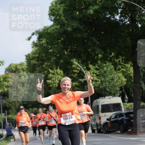 15.06.2025 - REWE Women's Run Jannik Wohlers http://msf.ph/oto/7955331 15.06.2025 08:50:52 Laufen 10629 meine-sportfotos.de