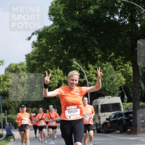 15.06.2025 - REWE Women's Run Jannik Wohlers http://msf.ph/oto/7955342 15.06.2025 08:50:52 Laufen 10629, 6, 1006 meine-sportfotos.de