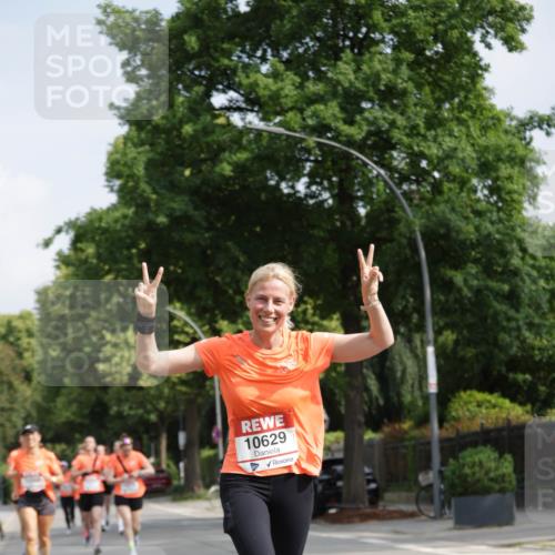 15.06.2025 - REWE Women's Run Jannik Wohlers http://msf.ph/oto/7955347 15.06.2025 08:50:53 Laufen 10629 meine-sportfotos.de