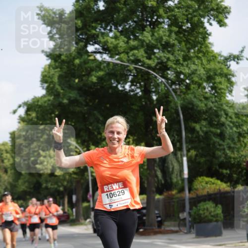 15.06.2025 - REWE Women's Run Jannik Wohlers http://msf.ph/oto/7955349 15.06.2025 08:50:53 Laufen 10629 meine-sportfotos.de
