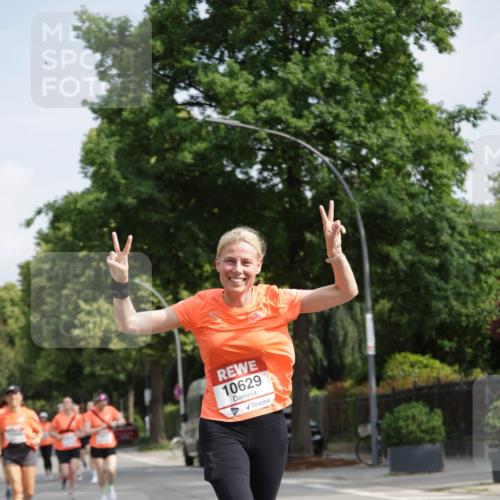 15.06.2025 - REWE Women's Run Jannik Wohlers http://msf.ph/oto/7955353 15.06.2025 08:50:53 Laufen 10629 meine-sportfotos.de