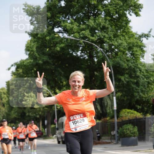 15.06.2025 - REWE Women's Run Jannik Wohlers http://msf.ph/oto/7955354 15.06.2025 08:50:53 Laufen 10629 meine-sportfotos.de