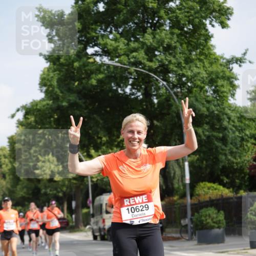 15.06.2025 - REWE Women's Run Jannik Wohlers http://msf.ph/oto/7955361 15.06.2025 08:50:53 Laufen 10629 meine-sportfotos.de
