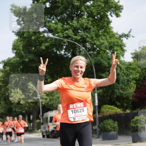 15.06.2025 - REWE Women's Run Jannik Wohlers http://msf.ph/oto/7955365 15.06.2025 08:50:53 Laufen 10629 meine-sportfotos.de