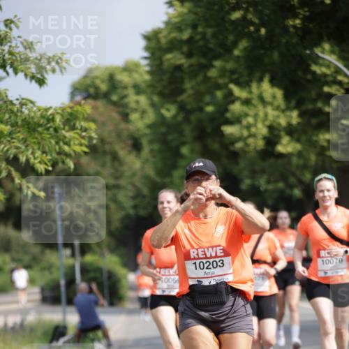 15.06.2025 - REWE Women's Run Jannik Wohlers http://msf.ph/oto/7955391 15.06.2025 08:50:55 Laufen 006, 10203, 10070 meine-sportfotos.de