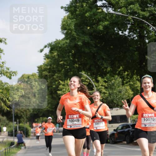 15.06.2025 - REWE Women's Run Jannik Wohlers http://msf.ph/oto/7955437 15.06.2025 08:50:58 Laufen 10069, 10071, 10070 meine-sportfotos.de