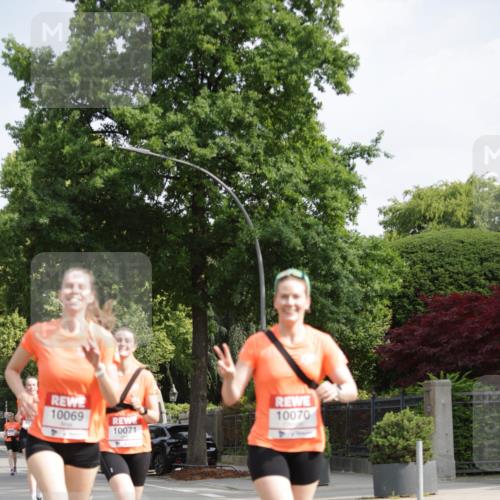 15.06.2025 - REWE Women's Run Jannik Wohlers http://msf.ph/oto/7955453 15.06.2025 08:50:58 Laufen 10069, 10071, 10070 meine-sportfotos.de