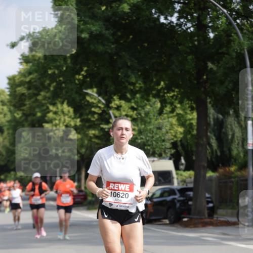 15.06.2025 - REWE Women's Run Jannik Wohlers http://msf.ph/oto/7955767 15.06.2025 08:51:20 Laufen 10620 meine-sportfotos.de