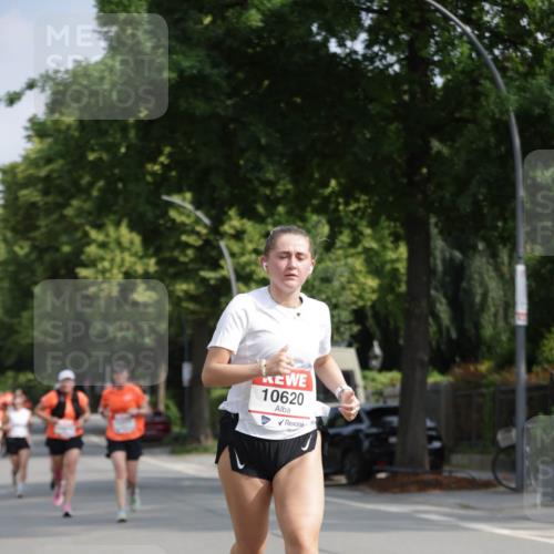 15.06.2025 - REWE Women's Run Jannik Wohlers http://msf.ph/oto/7955774 15.06.2025 08:51:20 Laufen 10620 meine-sportfotos.de