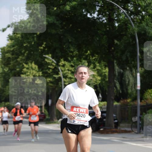 15.06.2025 - REWE Women's Run Jannik Wohlers http://msf.ph/oto/7955780 15.06.2025 08:51:20 Laufen 0620 meine-sportfotos.de