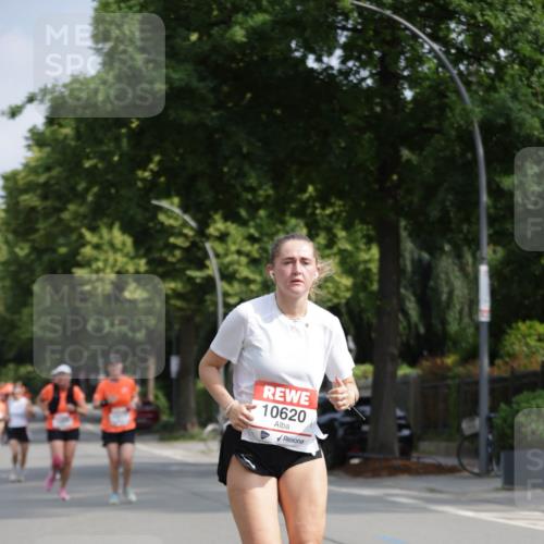 15.06.2025 - REWE Women's Run Jannik Wohlers http://msf.ph/oto/7955783 15.06.2025 08:51:20 Laufen 10620 meine-sportfotos.de