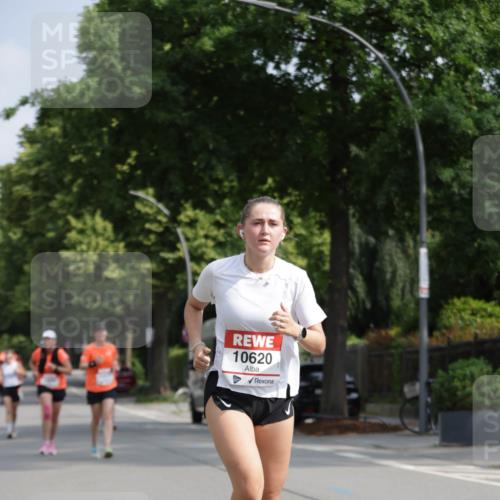 15.06.2025 - REWE Women's Run Jannik Wohlers http://msf.ph/oto/7955788 15.06.2025 08:51:20 Laufen 10620 meine-sportfotos.de