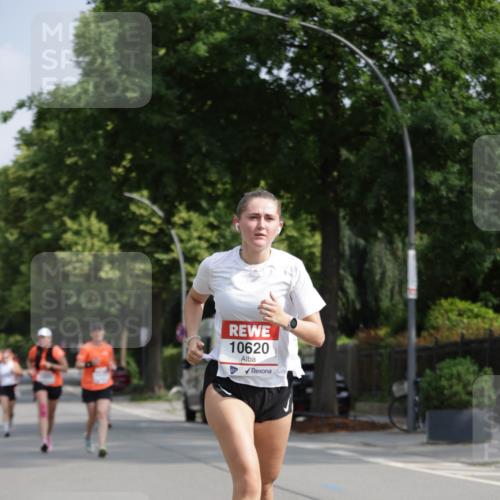 15.06.2025 - REWE Women's Run Jannik Wohlers http://msf.ph/oto/7955791 15.06.2025 08:51:21 Laufen 10620 meine-sportfotos.de