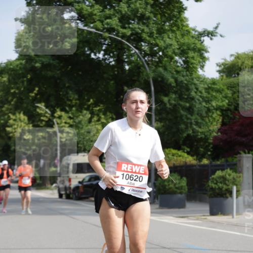15.06.2025 - REWE Women's Run Jannik Wohlers http://msf.ph/oto/7955815 15.06.2025 08:51:21 Laufen 10620 meine-sportfotos.de