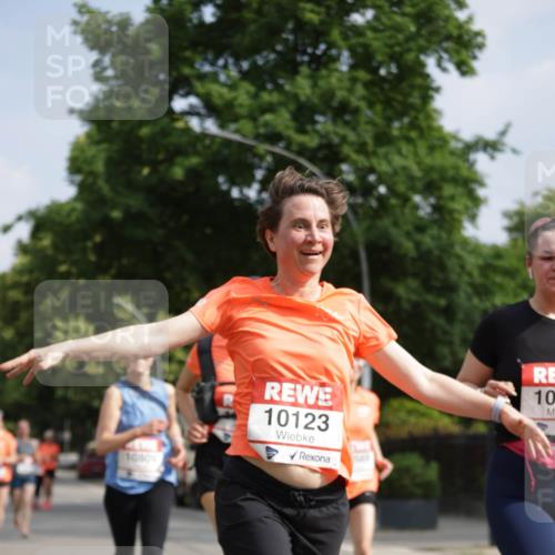 15.06.2025 - REWE Women's Run Jannik Wohlers http://msf.ph/oto/7956295 15.06.2025 08:51:47 Laufen 10809, 10123, 10 meine-sportfotos.de