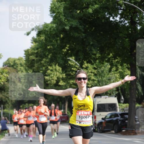15.06.2025 - REWE Women's Run Jannik Wohlers http://msf.ph/oto/7956599 15.06.2025 08:52:01 Laufen 10067 meine-sportfotos.de
