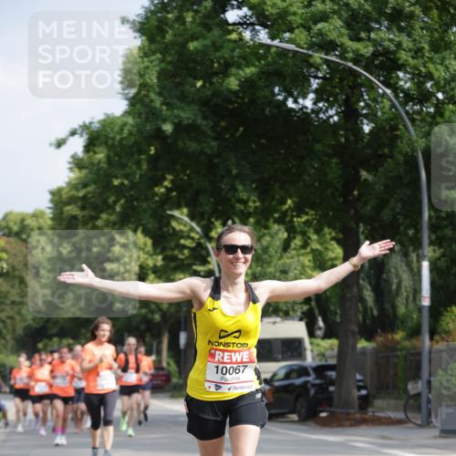 15.06.2025 - REWE Women's Run Jannik Wohlers http://msf.ph/oto/7956611 15.06.2025 08:52:02 Laufen 10067 meine-sportfotos.de