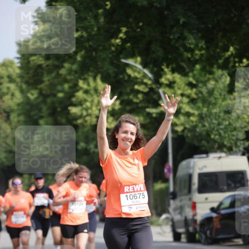 15.06.2025 - REWE Women's Run Jannik Wohlers http://msf.ph/oto/7956651 15.06.2025 08:52:04 Laufen 10126, 10675 meine-sportfotos.de