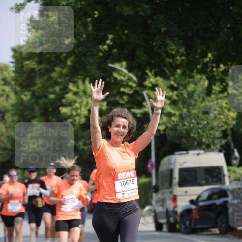 15.06.2025 - REWE Women's Run Jannik Wohlers http://msf.ph/oto/7956655 15.06.2025 08:52:04 Laufen 9126 meine-sportfotos.de