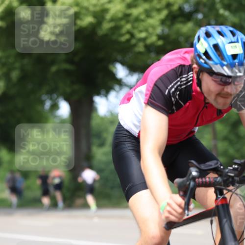 15.06.2025 - 7 Türme Triathlon Yannick Fuchs http://msf.ph/oto/7956662 15.06.2025 13:40:42 Radfahren 403, 526, 928 meine-sportfotos.de