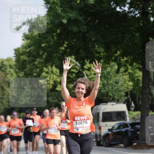 15.06.2025 - REWE Women's Run Jannik Wohlers http://msf.ph/oto/7956677 15.06.2025 08:52:05 Laufen 6126, 10675 meine-sportfotos.de