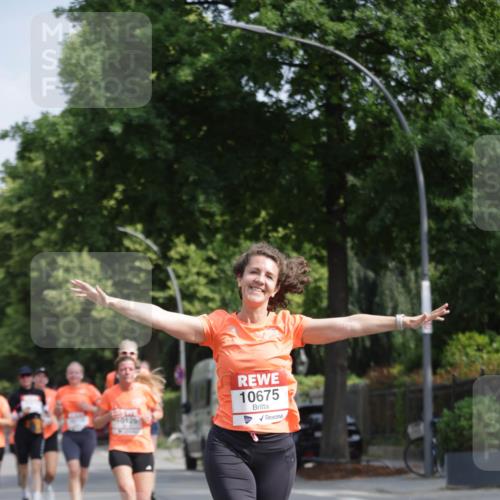 15.06.2025 - REWE Women's Run Jannik Wohlers http://msf.ph/oto/7956716 15.06.2025 08:52:05 Laufen 10675 meine-sportfotos.de