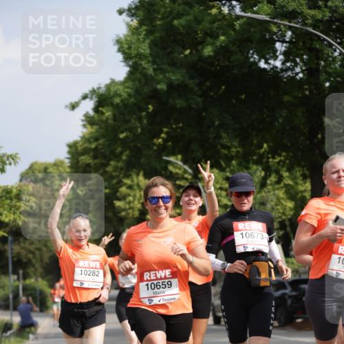 15.06.2025 - REWE Women's Run Jannik Wohlers http://msf.ph/oto/7956844 15.06.2025 08:52:10 Laufen 10282, 10668, 10659, 10673, 10 meine-sportfotos.de
