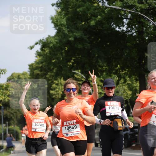 15.06.2025 - REWE Women's Run Jannik Wohlers http://msf.ph/oto/7956845 15.06.2025 08:52:10 Laufen 10282, 10668, 10659, 10673, 1 meine-sportfotos.de