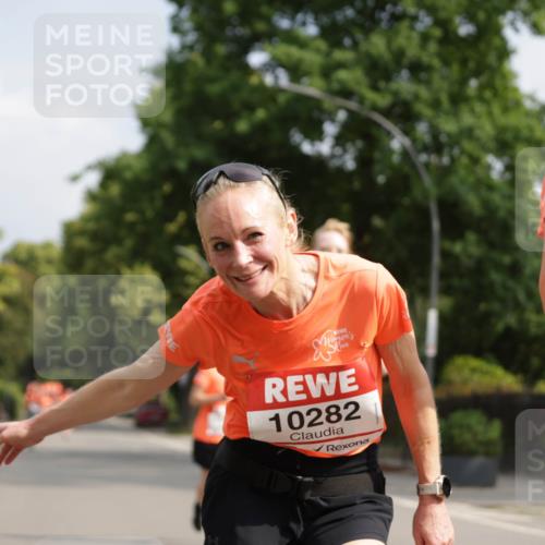 15.06.2025 - REWE Women's Run Jannik Wohlers http://msf.ph/oto/7956901 15.06.2025 08:52:13 Laufen 10, 10282 meine-sportfotos.de