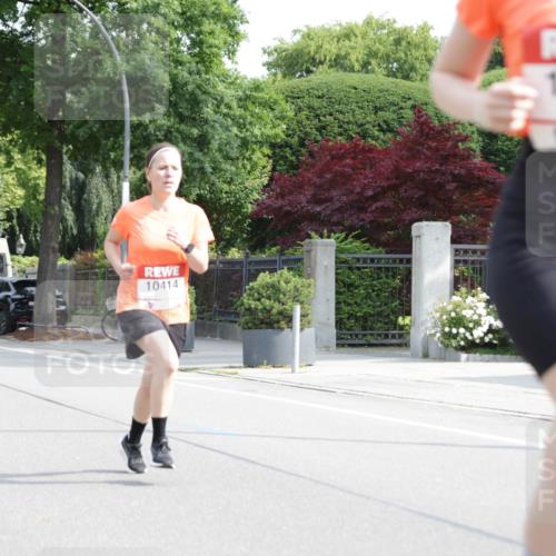 15.06.2025 - REWE Women's Run Jannik Wohlers http://msf.ph/oto/7956905 15.06.2025 08:52:14 Laufen 10414, 10658 meine-sportfotos.de