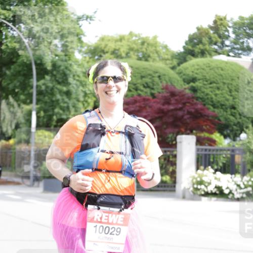 15.06.2025 - REWE Women's Run Jannik Wohlers http://msf.ph/oto/7956963 15.06.2025 09:14:19 Laufen 10029 meine-sportfotos.de
