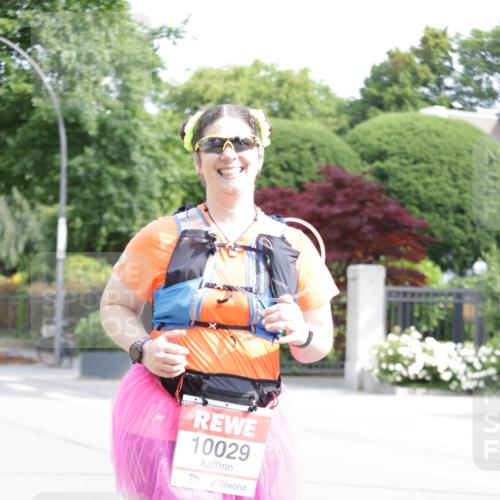 15.06.2025 - REWE Women's Run Jannik Wohlers http://msf.ph/oto/7956966 15.06.2025 09:14:19 Laufen 10029 meine-sportfotos.de