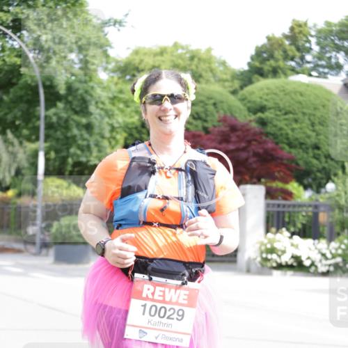 15.06.2025 - REWE Women's Run Jannik Wohlers http://msf.ph/oto/7956969 15.06.2025 09:14:19 Laufen 10029 meine-sportfotos.de