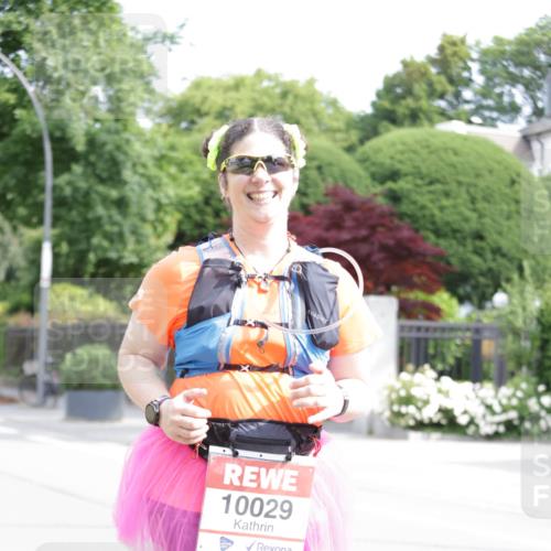 15.06.2025 - REWE Women's Run Jannik Wohlers http://msf.ph/oto/7956972 15.06.2025 09:14:20 Laufen 10029 meine-sportfotos.de