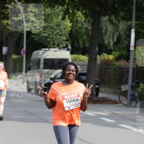 15.06.2025 - REWE Women's Run Jannik Wohlers http://msf.ph/oto/7956975 15.06.2025 09:14:27 Laufen 10065 meine-sportfotos.de