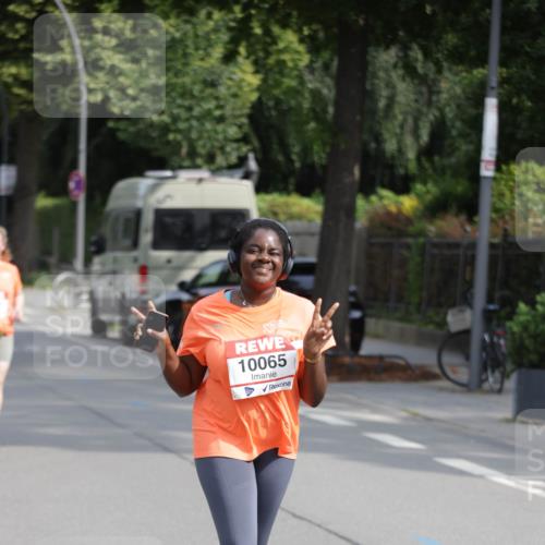 15.06.2025 - REWE Women's Run Jannik Wohlers http://msf.ph/oto/7956979 15.06.2025 09:14:27 Laufen 10065 meine-sportfotos.de