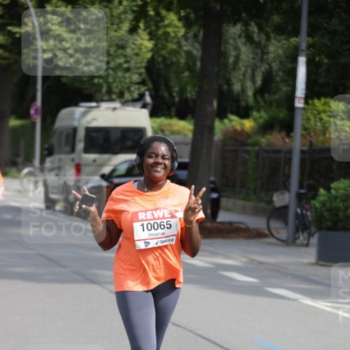 15.06.2025 - REWE Women's Run Jannik Wohlers http://msf.ph/oto/7956980 15.06.2025 09:14:27 Laufen 10065 meine-sportfotos.de