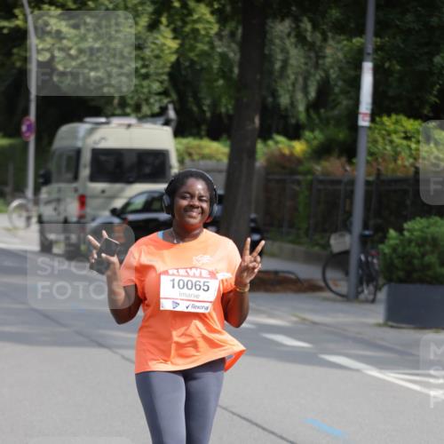 15.06.2025 - REWE Women's Run Jannik Wohlers http://msf.ph/oto/7956987 15.06.2025 09:14:28 Laufen 10065 meine-sportfotos.de