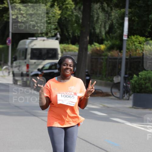15.06.2025 - REWE Women's Run Jannik Wohlers http://msf.ph/oto/7956988 15.06.2025 09:14:28 Laufen 10065 meine-sportfotos.de