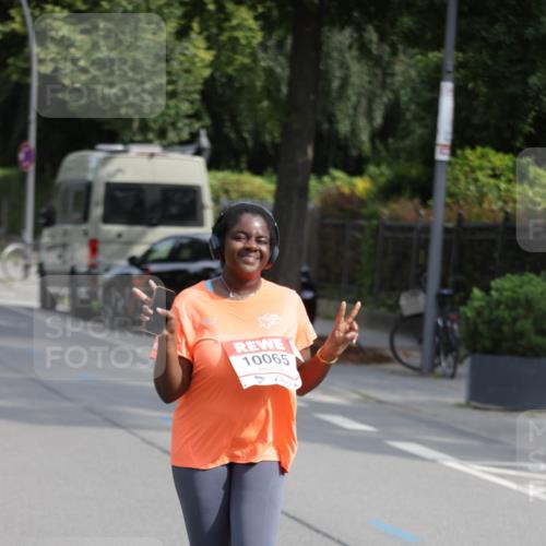 15.06.2025 - REWE Women's Run Jannik Wohlers http://msf.ph/oto/7956991 15.06.2025 09:14:28 Laufen 10065 meine-sportfotos.de